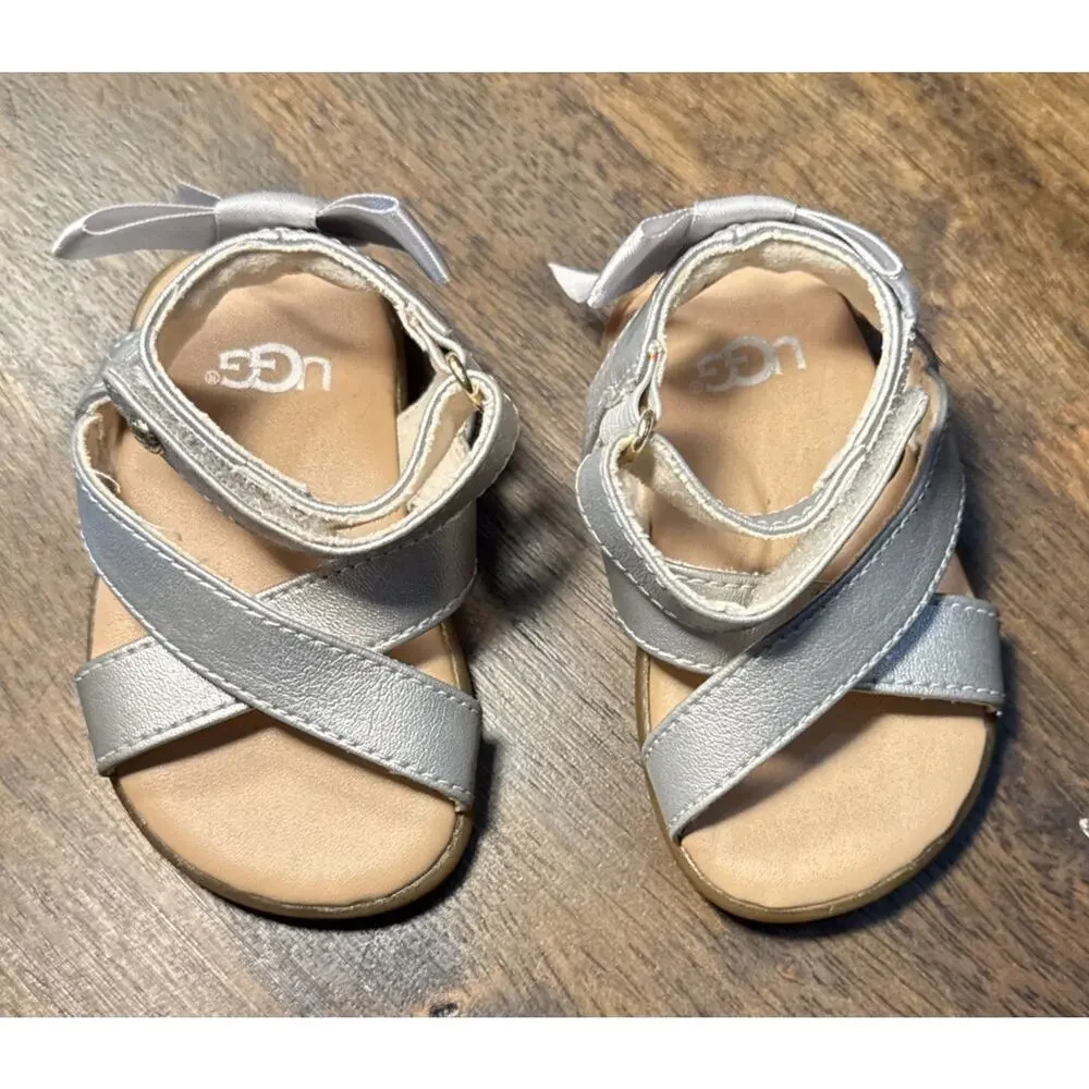 Ugg Girl Toddler Sandals size 2 / 3‎ Silver